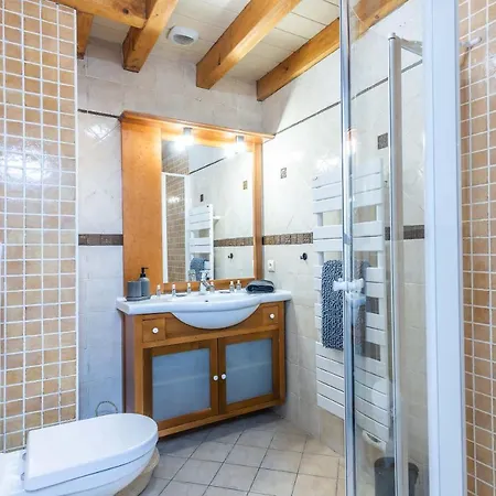 Maison Spacieuse - Proche Lac & Montagnes - Garage بيت للعطل